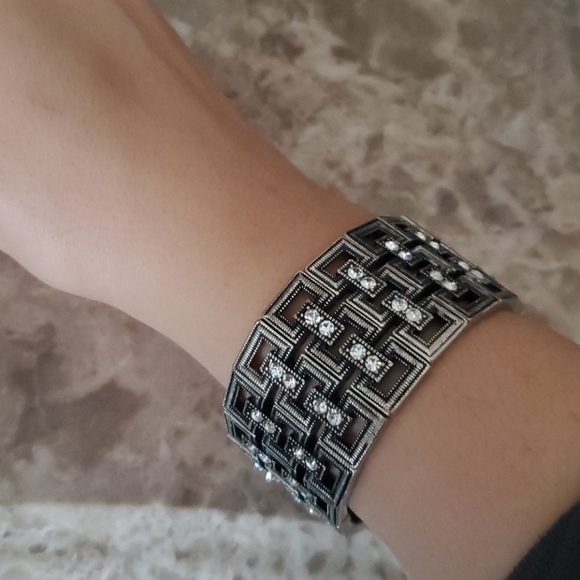 Stretch cuff bracelet - Picture 3 of 3